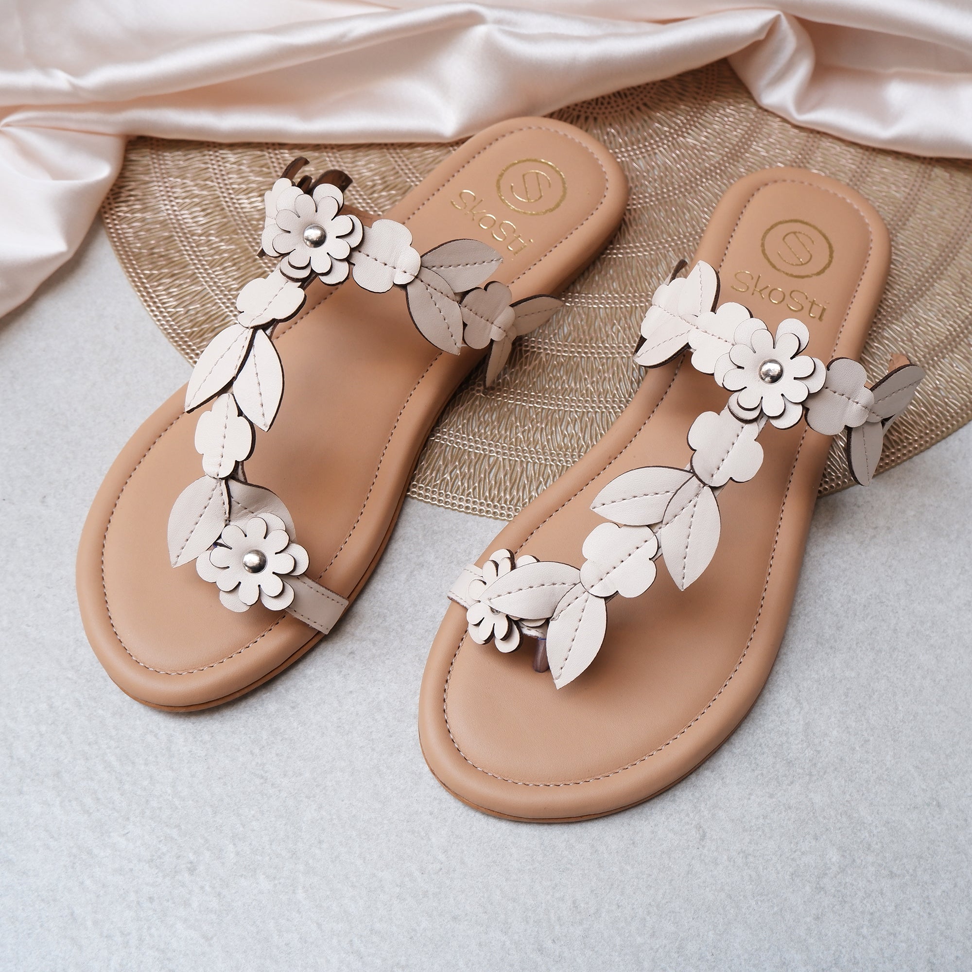 Womens Flower Orthopedic Sandals Casual Flat Flip Flops Ladies Low Wedge  Shoes | eBay